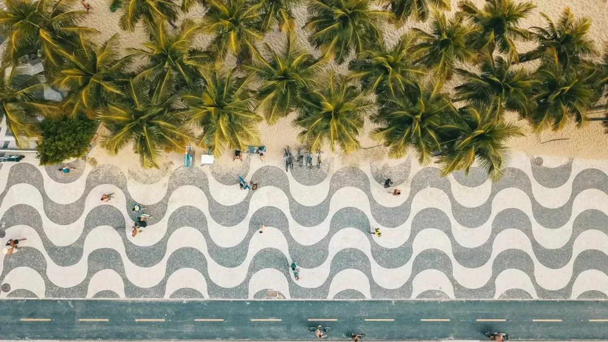 7 Razões para Explorar o Calçadão de Copacabana: Um dos Símbolos do Rio de Janeiro